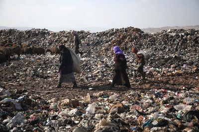 「生きる場所はゴミの中」