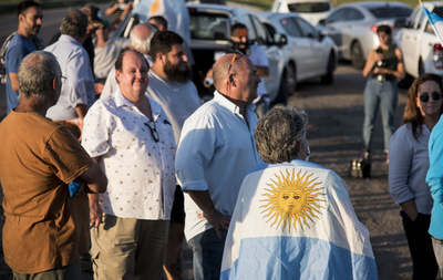 大豆粉・油の輸出停止に抗議、生産者らデモ アルゼンチン