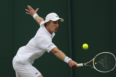 怒って打った球が主審の顔直撃 失格の豪テニス選手が謝罪