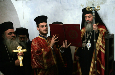 キリスト洗礼を記念する「神現祭」、東方正教会の信者らがヨルダン川を巡礼 - イスラエル