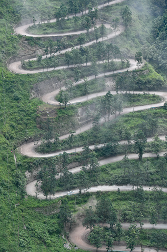 24か所のヘアピンカーブ！貴州晴隆ラリー開催