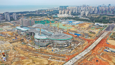 アジア最大免税店 中国海南の免税商業センターの屋根完成