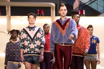 注目ブランド「モザール」、仏百貨店でファッションショー