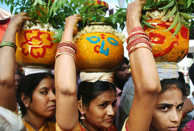 ヒンズー教の女神をあがめる祭りBonalu
