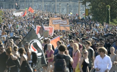 「難民を歓迎」、受け入れ反対に対抗デモ 独ドレスデン