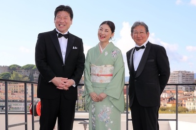 常盤貴子、着物でカンヌに登場 佐藤二朗、杉田監督と