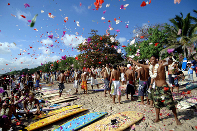 バリ島で伝統文化や音楽などのフェスティバルが開幕