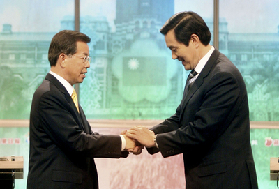 台湾総統選で初のテレビ討論、「台湾人」意識巡り火花