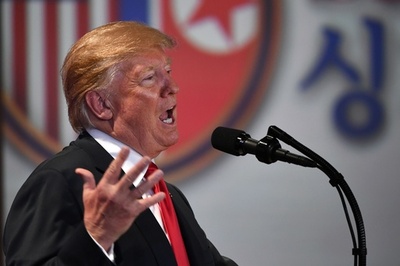 トランプ氏、 米朝会談後に記者会見 制裁維持も朝鮮戦争は「近く終結」