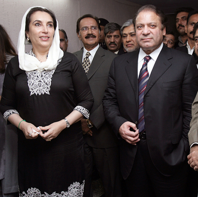 ブット・シャリフ両元首相、選挙ボイコットを協議