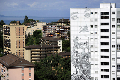 チャップリンゆかりの地に巨大フレスコ画、スイス