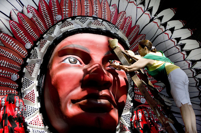 リオデジャネイロ、サンバパレードに向けて準備着々