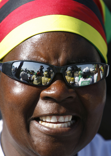 ジンバブエの有権者、トラブル恐れあえて投票