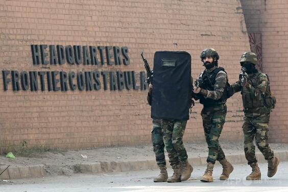 パキスタンで国境警備隊本部狙った自爆攻撃、3人死亡