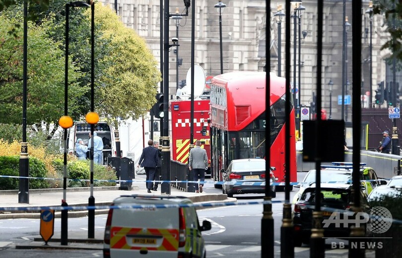 英国会そばで車暴走、3人負傷 テロ容疑で運転手逮捕