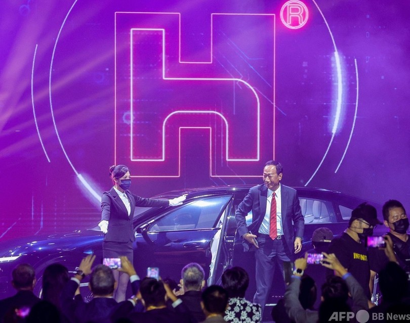 フォックスコン、EV3種の試作版披露