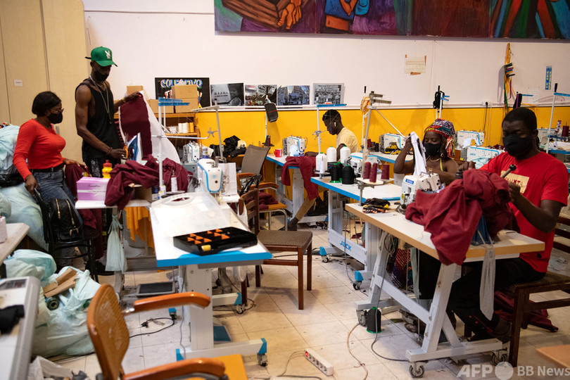 露天商組合からスニーカーブランド誕生、バルセロナのアフリカ移民