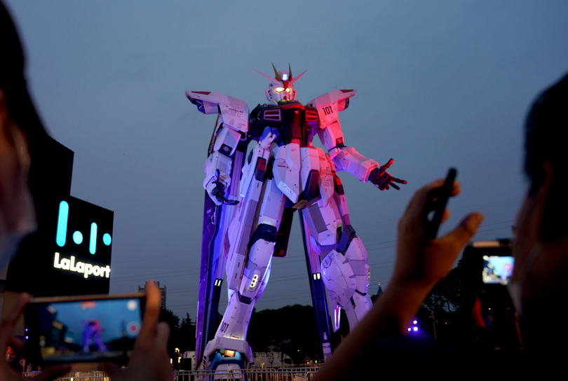 実物大ガンダム 上海で起動 動く演出をお披露目 写真5枚 国際ニュース Afpbb News