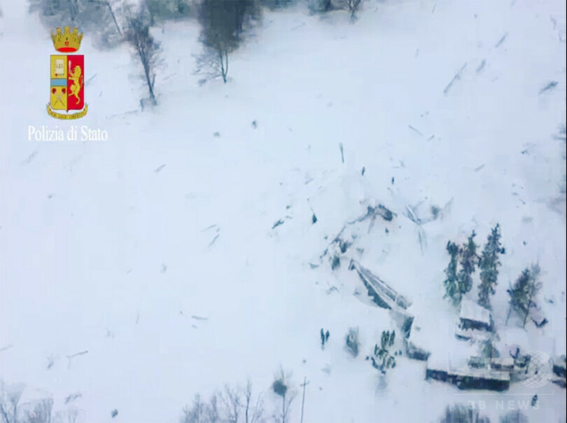 雪崩がホテルを直撃、25人死亡の恐れ 地震頻発の伊中部