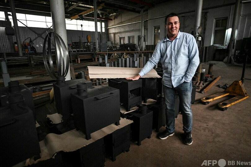厳しい冬に備える住民 ウクライナ東部ドネツク