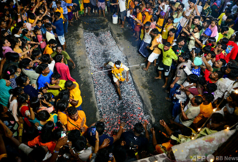 【今日の1枚】二重の苦行に挑む インド・ヒンズー教の祭り