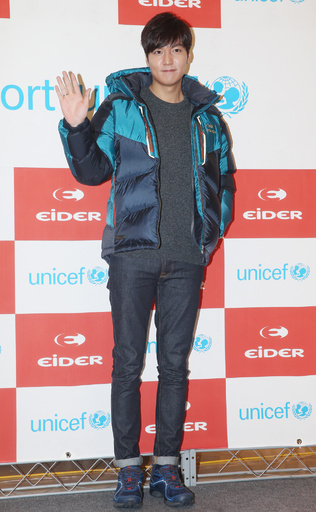 俳優のイ・ミンホ、ユニセフのキャンペーンでサイン会実施 写真6枚