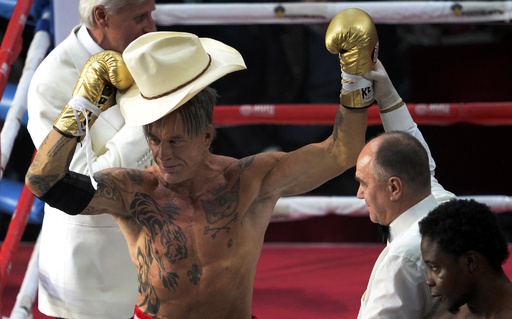 62歳の米俳優ミッキー・ローク、ボクシング復帰戦で勝利 写真13枚 国際