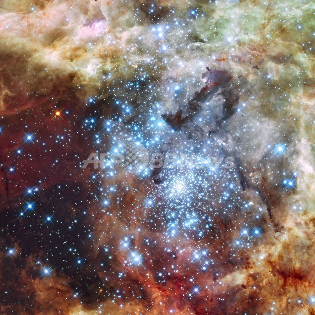 かじき座30星雲、衝突する2つの星団 NASA かじき座30星雲、衝突する2つの星団 NASA