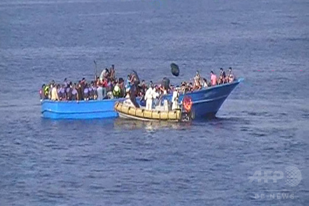 1日だけで難民3000人救助、深まる危機的状況 イタリア 1日だけで難民3000人救助、深まる危機的状況 イタリア