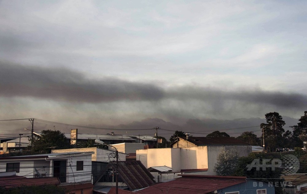今度はコスタリカで噴火 首都空港閉鎖 写真3枚 国際ニュース Afpbb News