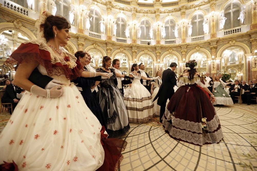 19世紀の舞踏会を再現、仏パリで華やかに開催 写真21枚 国際ニュース：AFPBB News