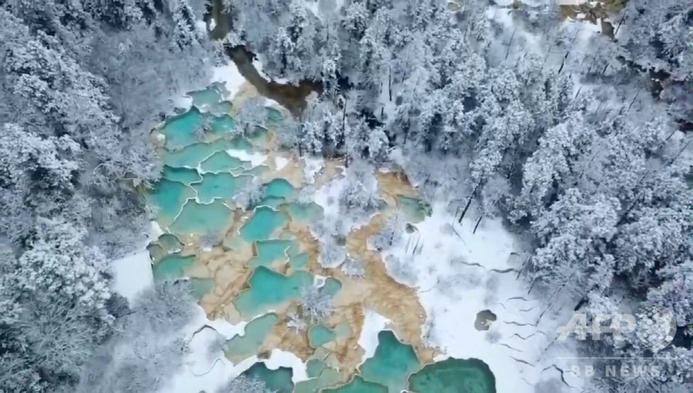 動画:世界遺産の黄竜景勝地が雪化粧 四川・アバ州 写真1枚 国際ニュース:AFPBB News