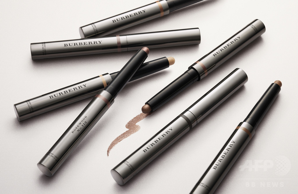 「バーバリー」立体的目もとを叶えるペンシルアイカラー
