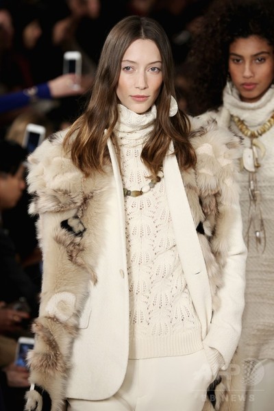  素材の上質さを生かしたシックなスタイル、「ラルフ ローレン」15/16年秋冬