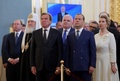 ロシア大統領府（クレムリン）でウラジーミル・プーチン大統領の就任式に出席するロシア正教会の最高指導者キリル総主教（左から2人目、2018年5月7日撮影）。(c)Alexey DRUZHININ / SPUTNIK / AFP