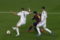 14-15スペイン1部リーグ第28節、FCバルセロナ対レアル・マドリード。チーム2得点目を挙げるFCバルセロナのルイス・スアレス（2015年3月22日撮影）。(c)AFP/QUIQUE GARCIA
