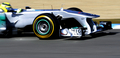 フォーミュラワン（F1、F1世界選手権）ヘレス合同テストは7日、ヘレス・レーストラック（Jerez Racetrack）で初日を迎え、2007年シーズンの年間王者でロータス（Lotus F1 Team）のキミ・ライコネン（Kimi Raikkonen）がトップタイムを記録した。

テスト走行で3番手となるベストラップ1分20秒219（56周）を記録したメルセデスAMG（Mercedes AMG）のニコ・ロズベルグ（Nico Rosberg、2012年2月7日撮影）。(c)AFP/CRISTINA QUICLER&lt;a href=&quot;http://www.afpbb.com/article/sports/motor-sports/f-one/2856079/8425202&quot;&gt;&lt;b&gt;＜記事本文へ戻る＞&lt;/b&gt;&lt;/a&gt;