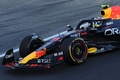 23F1第4戦、アゼルバイジャンGPスプリント。レースに臨むレッドブルのセルヒオ・ペレス（2023年4月29日撮影）。(c)Giuseppe CACACE/ AFP