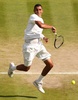 テニス、ウィンブルドン選手権（The Championships Wimbledon 2014）男子シングルス4回戦。リターンを打つニック・キリオス（Nick Kyrgios、2014年7月1日撮影）。(c)AFP/ANDREW YATES