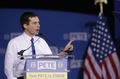 米インディアナ州サウスベンドで開かれた2020年米大統領選の選挙集会で演説するサウスベンドのピート・ブティジェッジ市長。ブティジェッジ氏はこの日選挙運動を正式に開始した（2019年4月14日撮影）。(c)JOSHUA LOTT / AFP