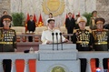 北朝鮮の首都平壌で行われた軍事パレードで演説する金正恩（キム・ジョンウン）総書記（中央）。朝鮮中央通信（KCNA）提供（2022年4月25日撮影、26日提供）。(c)AFP PHOTO/KCNA VIA KNS