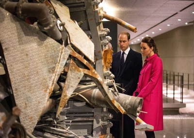 英王子夫妻、米同時多発テロ跡地を訪問