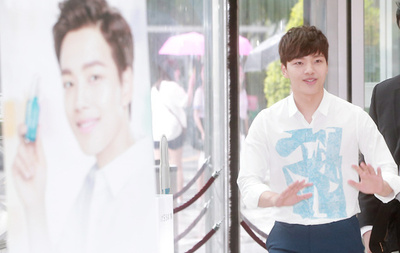 ヨ・ジング、ソウルで開催のファンサイン会に出席