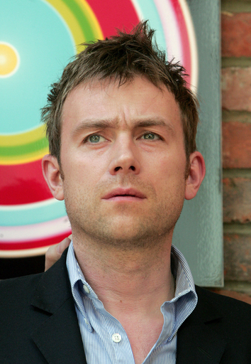 「ブラー」のD・アルバーン、西遊記のオペラ版を仏独で初上演