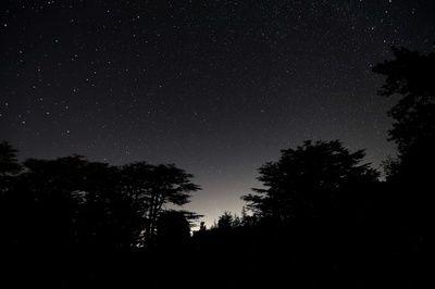 深宇宙から飛来する「反復する」電波、科学者らは当惑