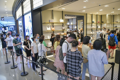 中国で高級品消費が復活 海外ブランドが食い込みに懸命