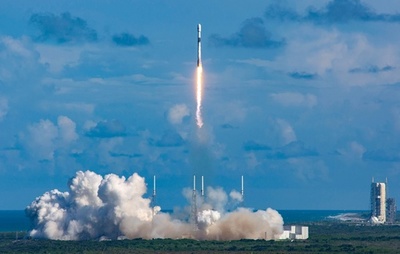 韓国初の軍事通信衛星、打ち上げ成功 スペースXと連携