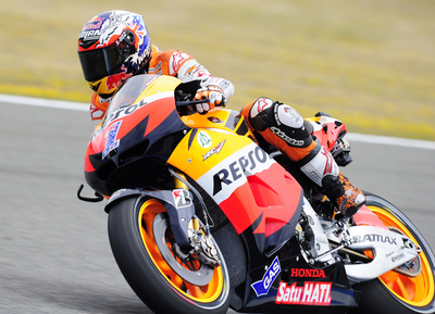 ストーナーがスペインGP初優勝、ロレンゾは開幕2連勝ならず