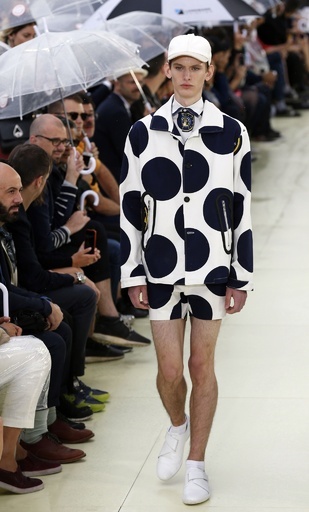 インパクト大のドット柄に注目、「ケンゾー」15年春夏メンズ