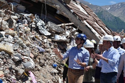 カナダ首相、伊中部の地震被災地を訪問 「苦難分かち合う」